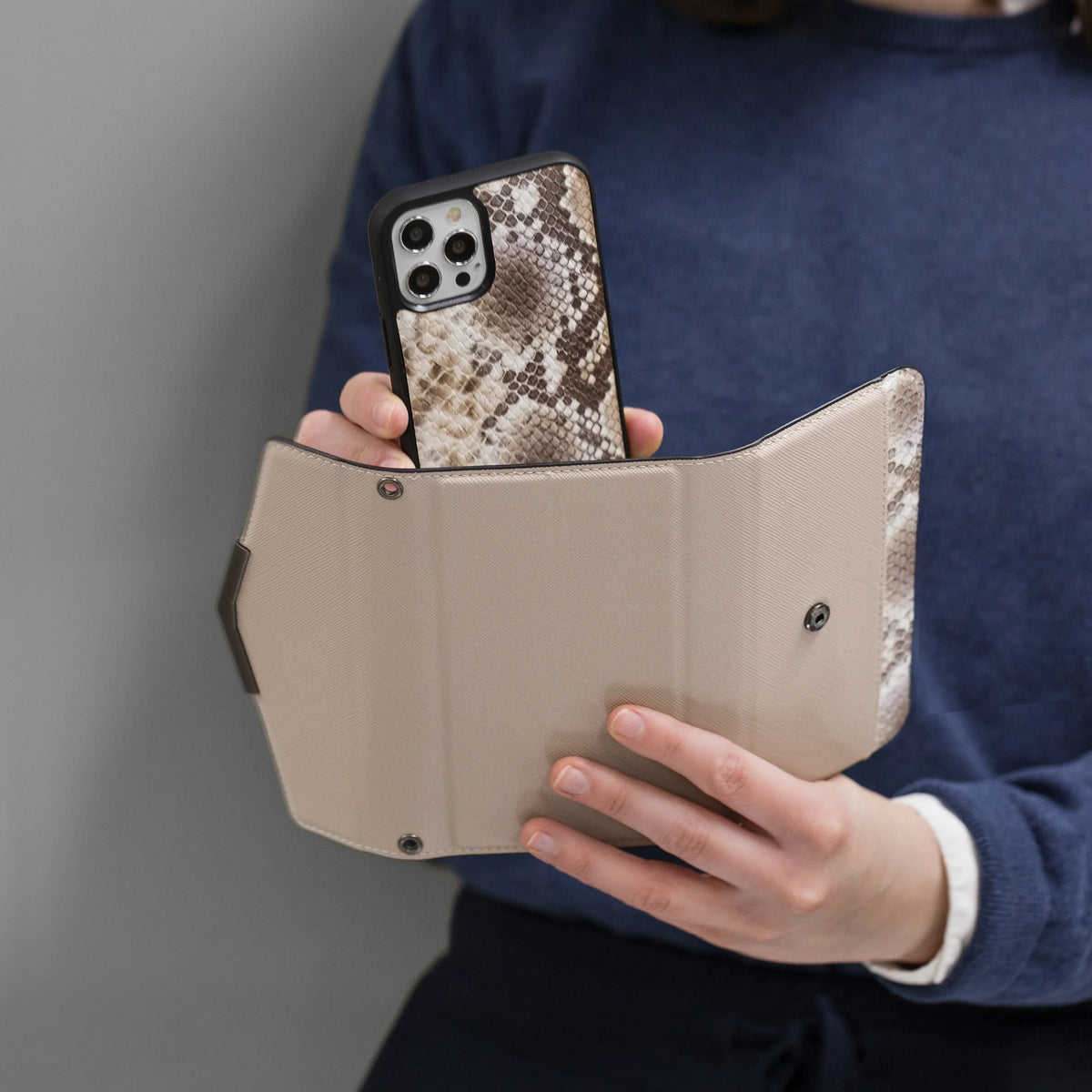 Mobilize 2In1 Elegant Magnet Clutch Apple Iphone Xr/11 Beige Snake - Essentify