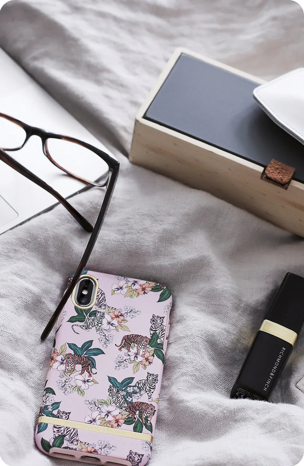 Richmond & Finch Freedom Series Apple Iphone X/Xs Pink Tiger/Gold - Essentify