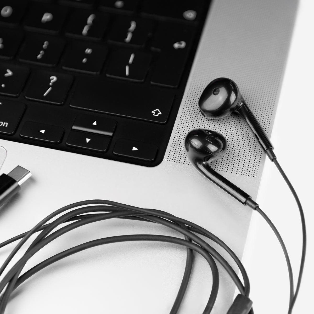 Mobilize In-Ear Stereo Headset With Remote Usb-C Black