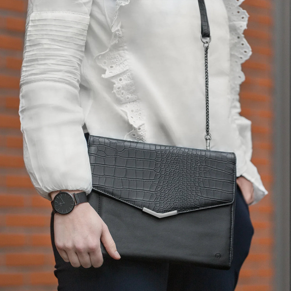 Mobilize Elegant Universal Tablet Clutch Black Croco - Essentify