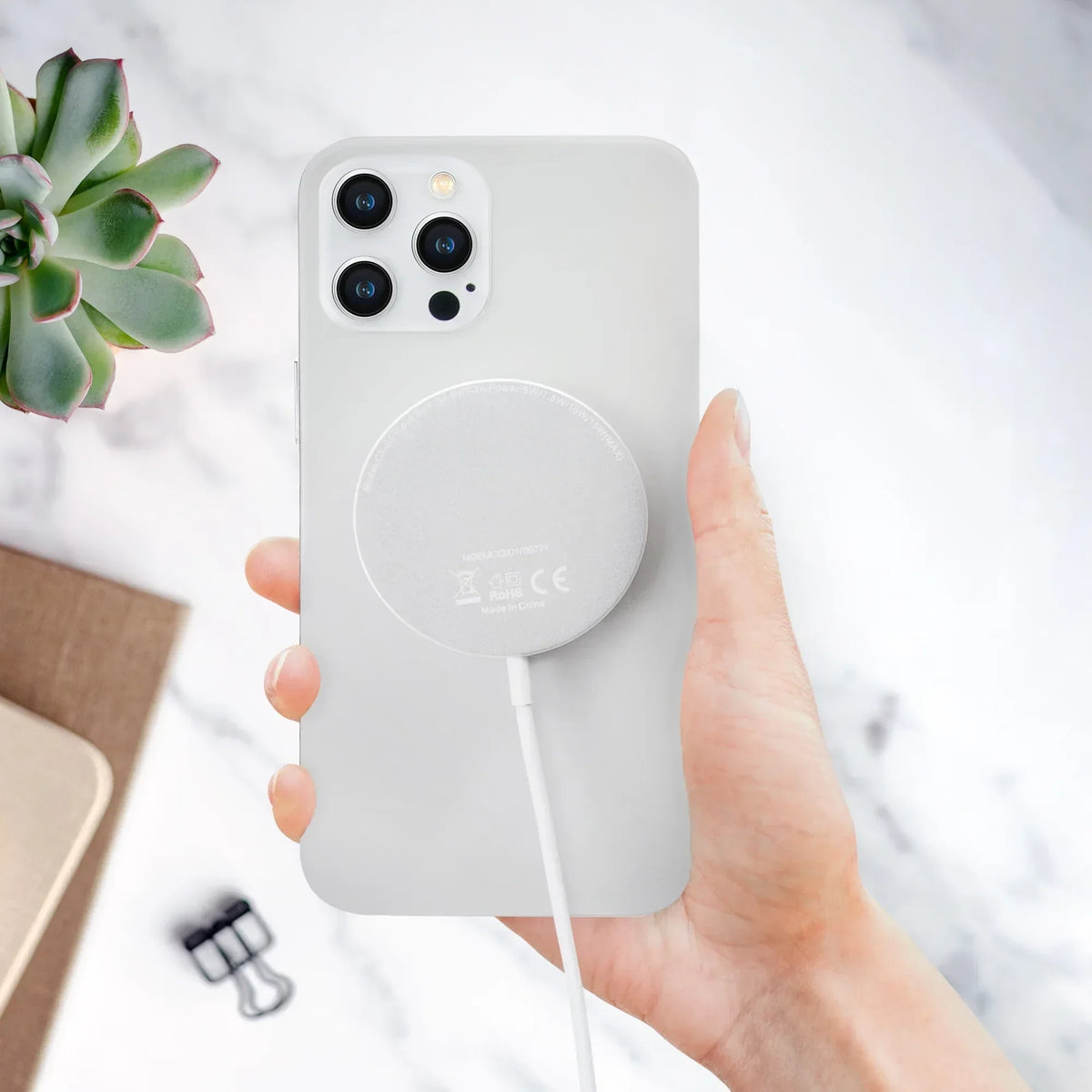 Mobilize Magnetic Wireless Charger Magsafe Compatible 15W White Aluminium - Essentify