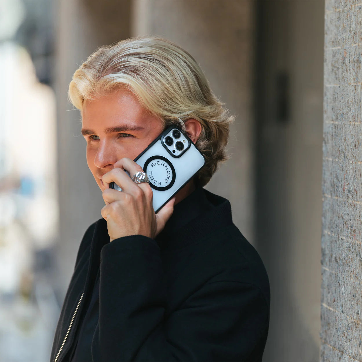 Richmond & Finch Clear Magsafe Case Collection Apple Iphone 14 Transparent