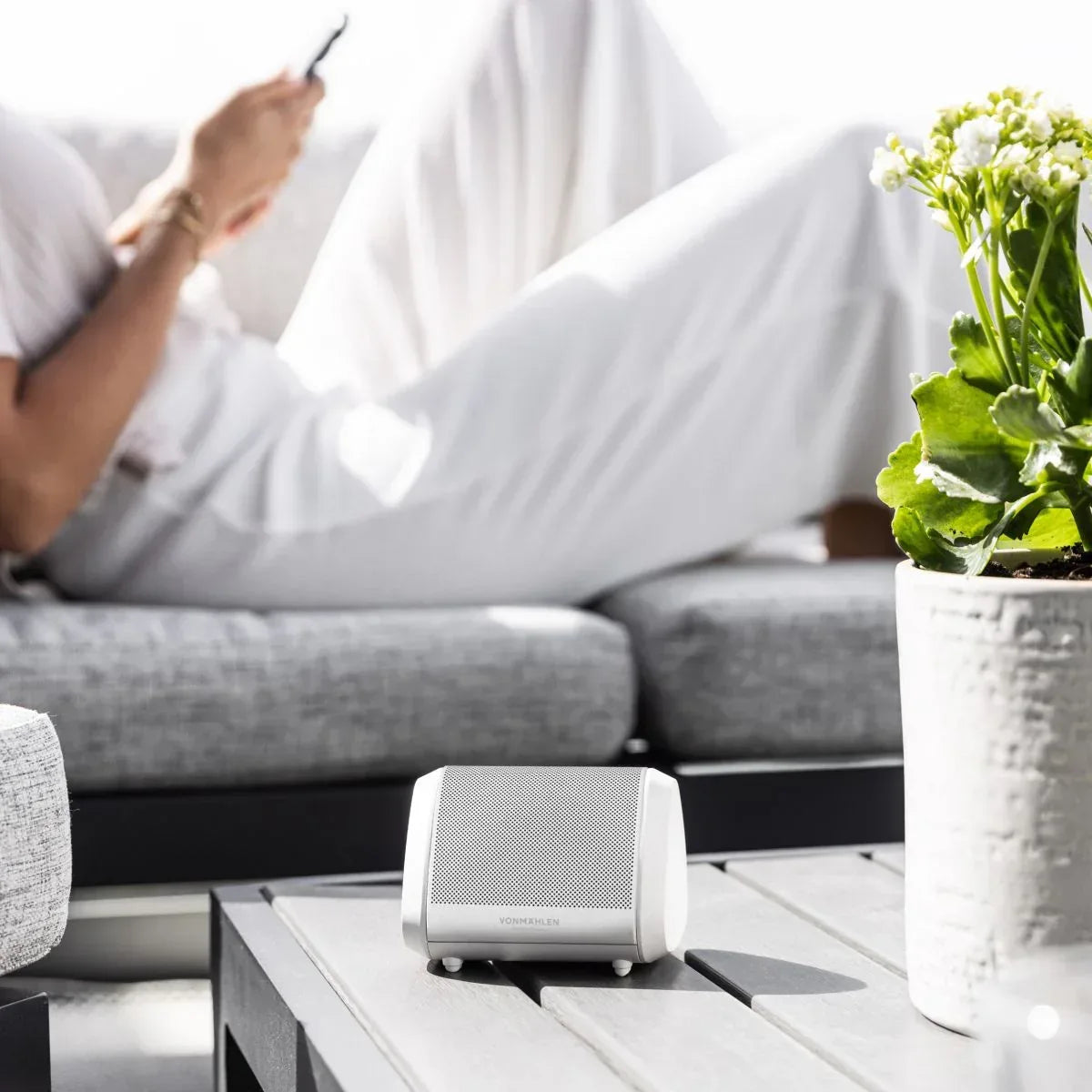 Vonmählen Air Beats Mini Portable Bluetooth Speaker Black - Essentify