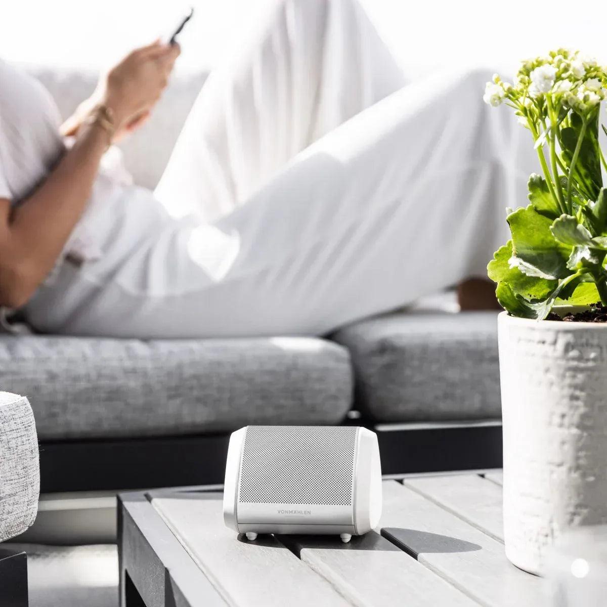 Vonmählen Air Beats Mini Portable Bluetooth Speaker White - Essentify