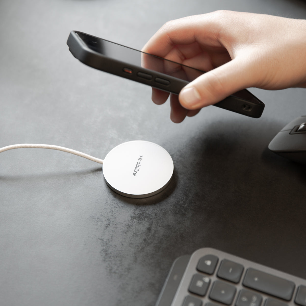 Mobilize Magnetic Wireless Charger Magsafe Compatible 25W Qi2.2 White Aluminium