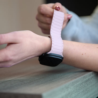 Mobilize Silicon Watch Band - Magnetic - For Apple 38/40/41Mm - Pink